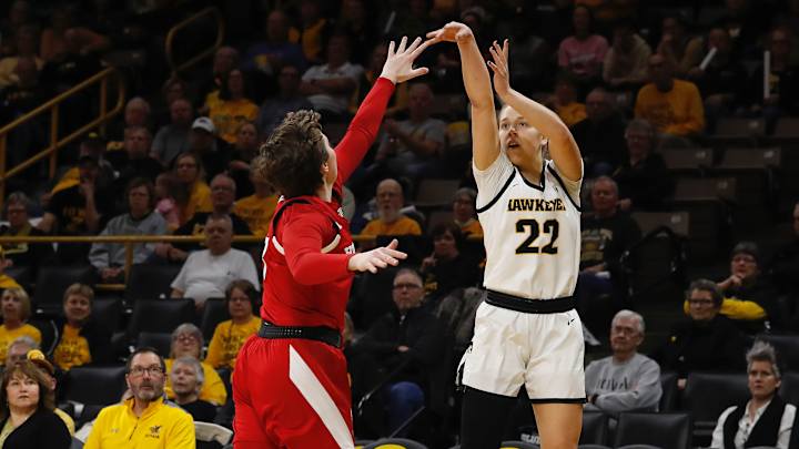Hawkeyes Set Up Showdown With Maryland