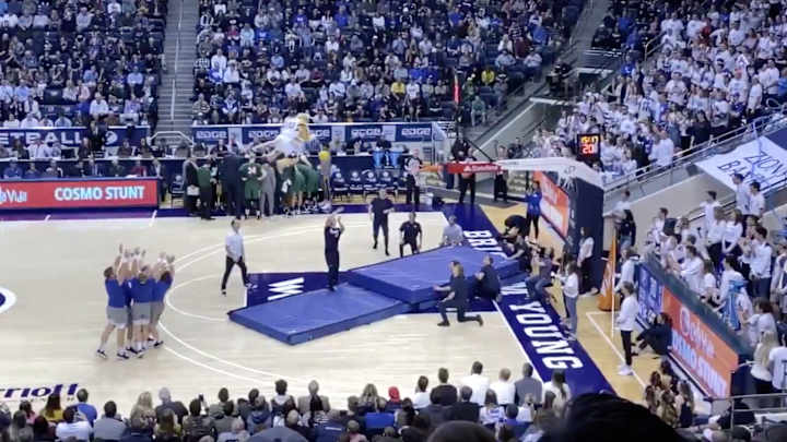 Four Guys Threw BYU’s Mascot Into Orbit for an Insane Dunk Four Guys Threw BYU’s Mascot Into Orbit for an Insane Dunk