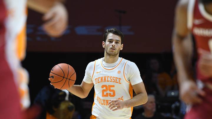 Instant Reaction: Tennessee Throttles Arkansas at Home 82-61 Instant Reaction: Tennessee Throttles Arkansas at Home 82-61
