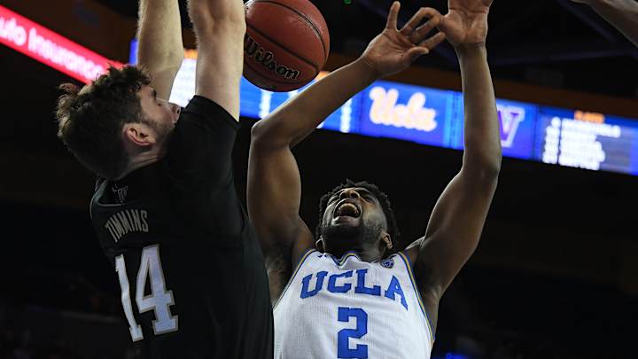 Crazy Eight: UW Stretches Losing Streak to Fifth Worst in School Annals