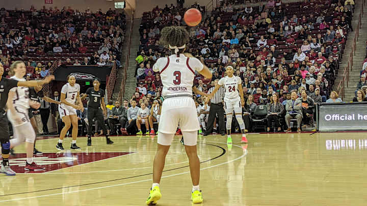 No. 1 South Carolina blows past Vanderbilt