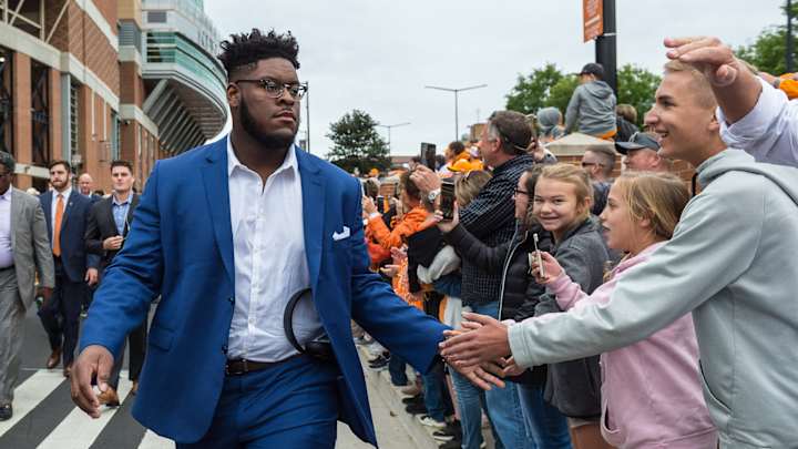 Tennessee's Trey Smith wins Jason Witten Man of Year Award