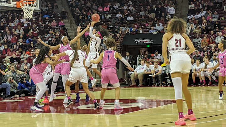 No. 1 Gamecocks outlast scrappy LSU team