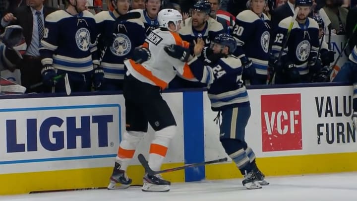 The NHL’s Shortest Player Won a Fight Against a Guy 11 Inches Taller Than Him The NHL’s Shortest Player Won a Fight Against a Guy 11 Inches Taller Than Him