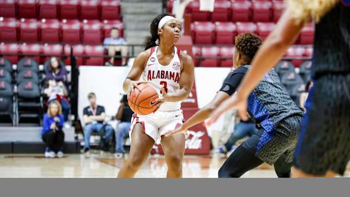 Alabama Women’s Basketball Pulls Out Victory Over Florida Alabama Women’s Basketball Pulls Out Victory Over Florida