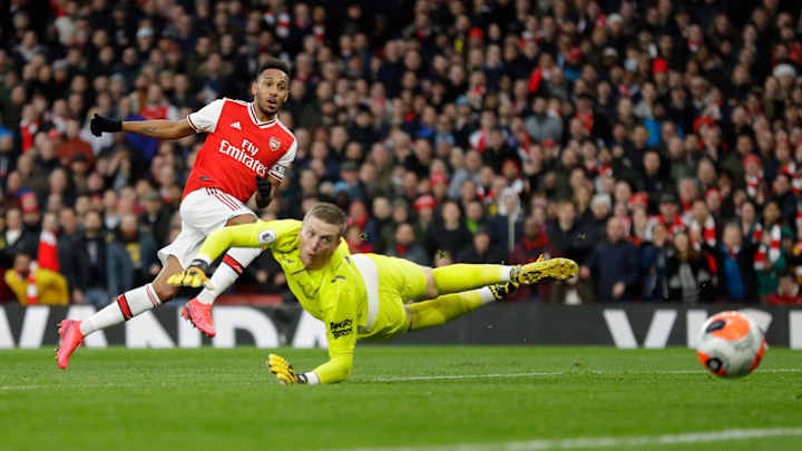 Aubameyang's Double Steers Arsenal in Win Over Everton