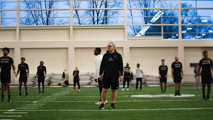 Commodores Defense Under new Roof