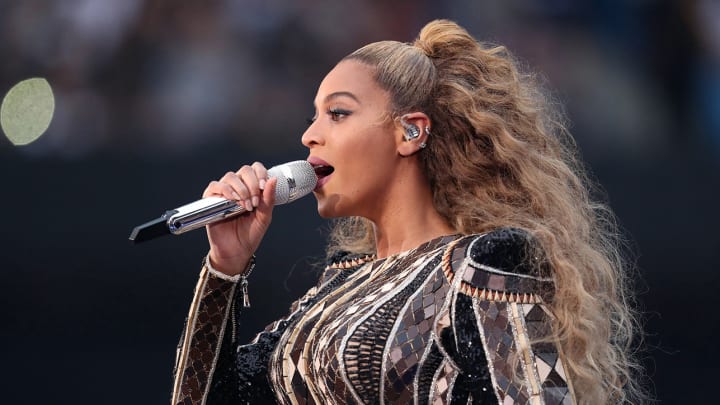 Beyoncé Opens Kobe Bryant Memorial Singing 'XO' and 'Halo'