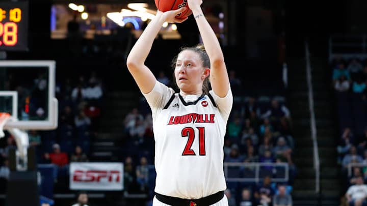 Kylee Shook develops into dynamic forward for Louisville