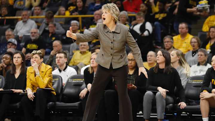 Women's Basketball Breakdown: Iowa vs. Minnesota Women's Basketball Breakdown: Iowa vs. Minnesota