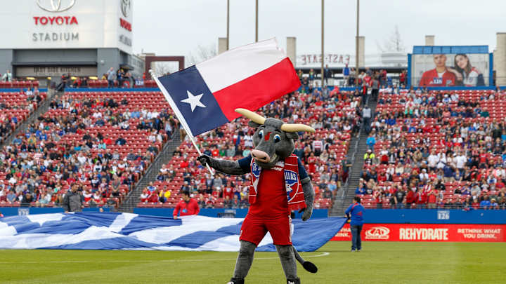 Tanner Tessmann Signs With FC Dallas Over Being a Kicker for Clemson Football