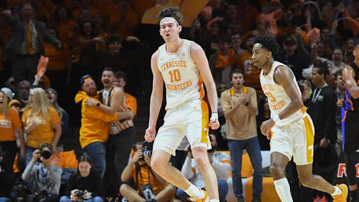 Vols Fulkerson Named as a Karl Malone Power Forward of the Year Award Candidate