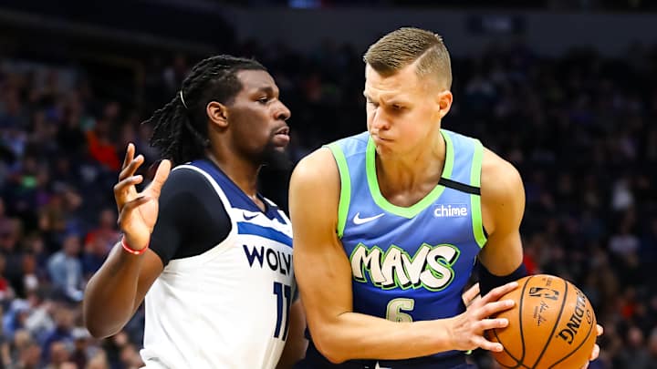 Porzingis and Curry Lead Mavs to Bounce-Back Win in Minnesota Without Luka