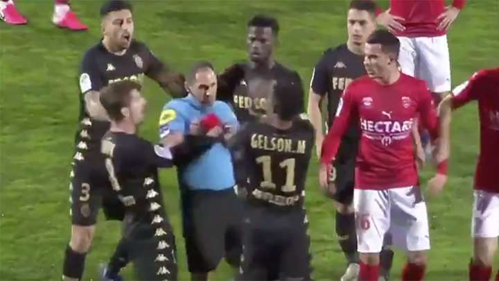 Monaco's Gelson Martins Banned 6 Months for Pushing Referee Monaco's Gelson Martins Banned 6 Months for Pushing Referee