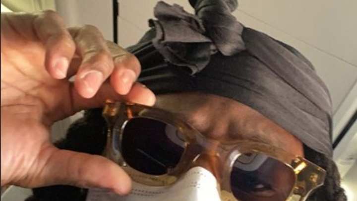 Alvin Kamara wears mask because of the Corona Virus