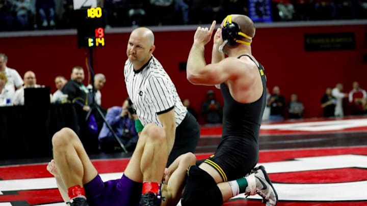 Big Ten Wrestling: 4 Hawkeyes Reach Finals