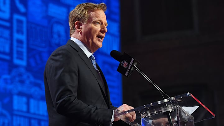 With Coronavirus Outbreak During Peak NFL Travel Season, League Office Has to Lead