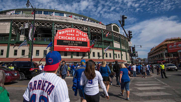 Report: Illinois Governor Urges Sports Shutdown Until May 1