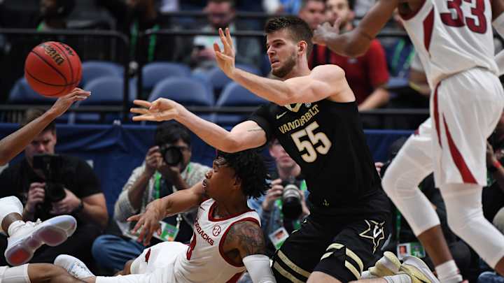 March Sadness: NCAA Should Allow Seniors to Return