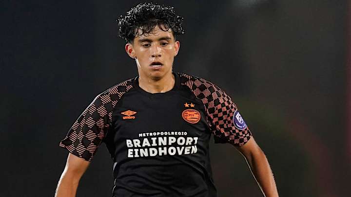 USA's Richie Ledezma Signs With PSV Through 2022