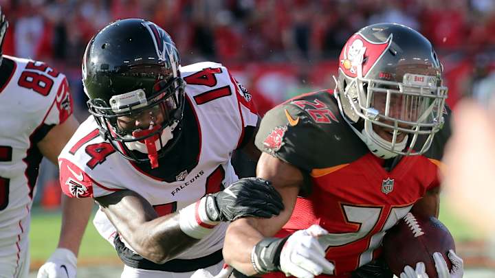 Bucs Re-Sign S Andrew Adams