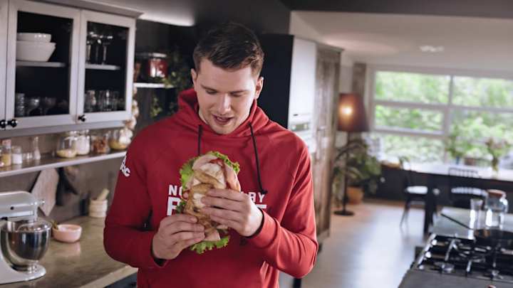 Mavs Step Back Pod Ep. 'Quarantine': Favorite TV Shows, Video Games, Snacks and More vs. COVID-19