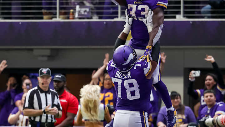 Vikings Re-Sign Dakota Dozier For Additional Depth on Offensive Line