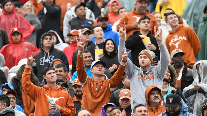 Texas Longhorns Show Interest in Elite Four-Star East Coast LB