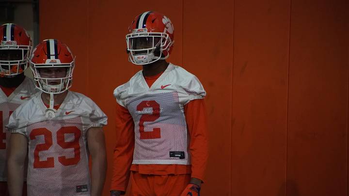 Elliott Impressed With Second-Year Receivers Elliott Impressed With Second-Year Receivers