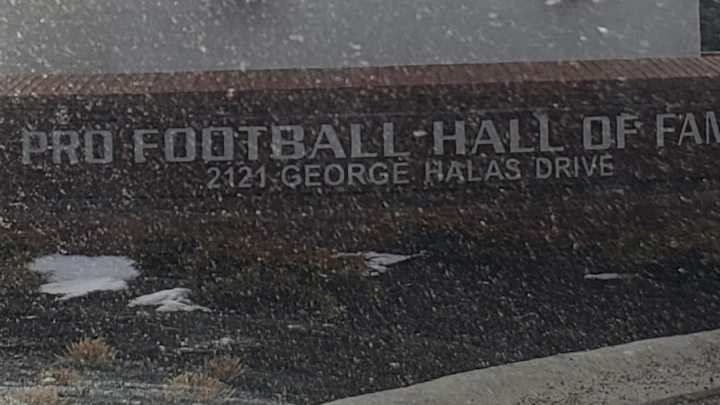 Former Redskins Exec to Induct Isaac Bruce