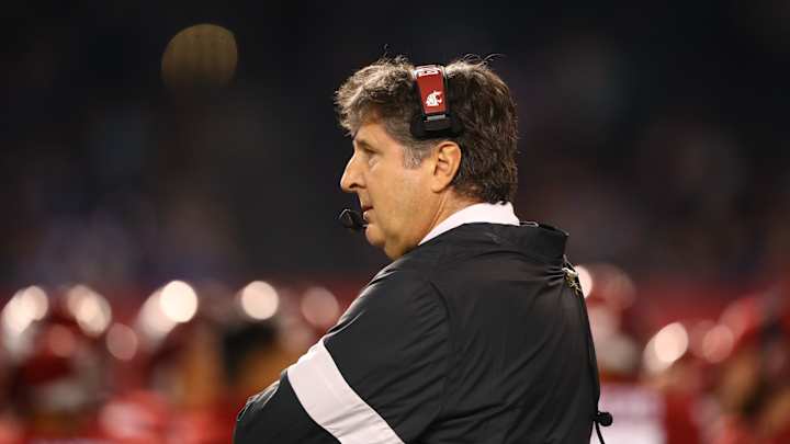 Best of SI: Mike Leach Will Have to Pay for a Controversial Tweet Best of SI: Mike Leach Will Have to Pay for a Controversial Tweet