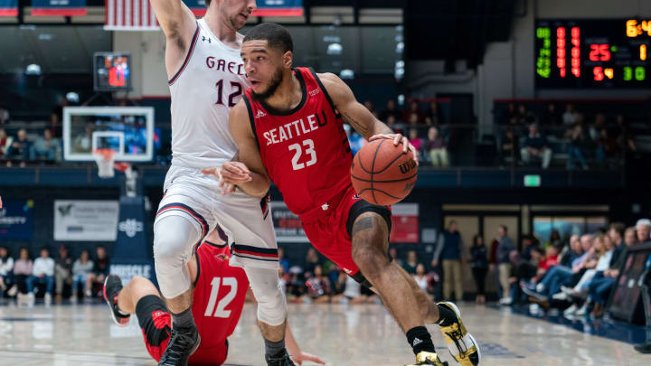 Arizona formally adds two, basketball notes