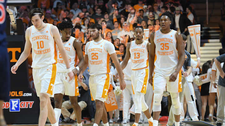 Tennessee Men's Basketball Player Tests Positive for COVID-19
