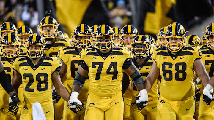 Wednesday's Clicks: How The Coronavirus Could Shape The College Football Season