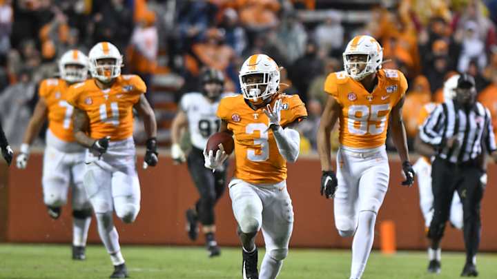 Tennessee Presents Summer Awards to Players Following Unprecedented Offseason Tennessee Presents Summer Awards to Players Following Unprecedented Offseason