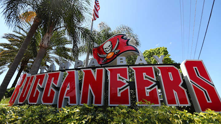 Tom Brady, Mike Evans Pitch In for COVID-19 Relief Efforts