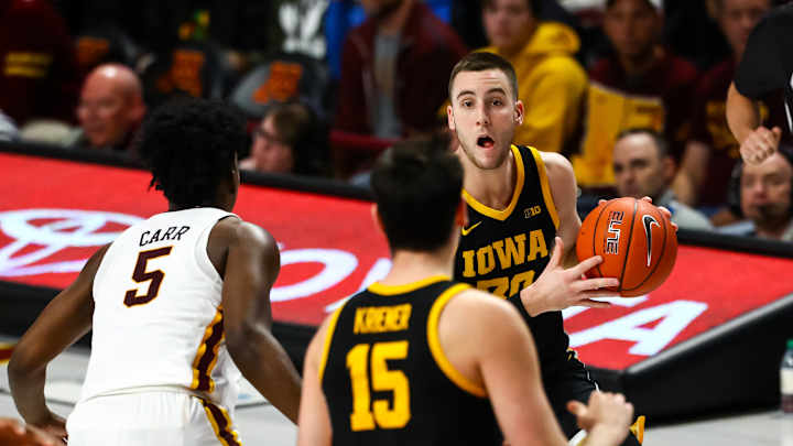Tuesday's Clicks: Hawkeyes Still A 3 Seed