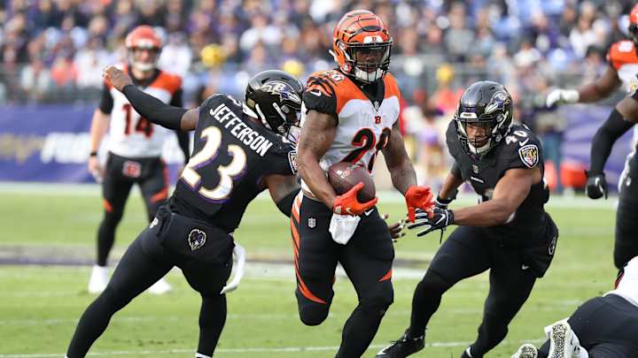 Podcast: Joe Mixon's future with the Bengals, a potential Trent Williams deal and new uniforms