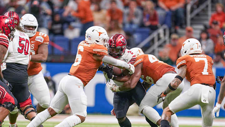 Texas Football: Could the Longhorns Look to the Transfer Portal for Linebacker Depth?