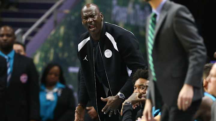 How Did Michael Jordan Fare Against Hakeem Olajuwon, Houston Rockets?