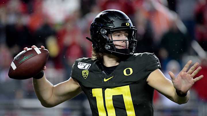 Justin Herbert Selected by Los Angeles Chargers at No. 6 Pick in NFL Draft