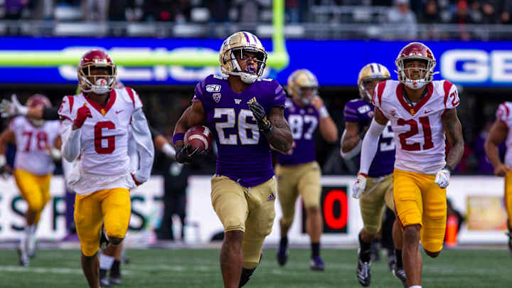Learning from Seahawks Greats, Salvon Ahmed Ready for Next Chapter in NFL Learning from Seahawks Greats, Salvon Ahmed Ready for Next Chapter in NFL