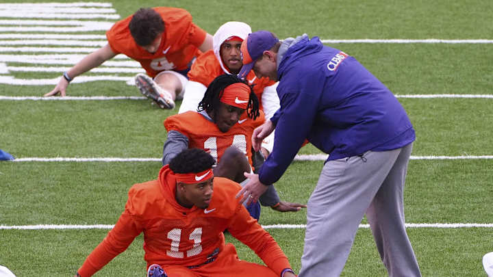 Swinney on Simmons Detractors: 'They're Crazy'