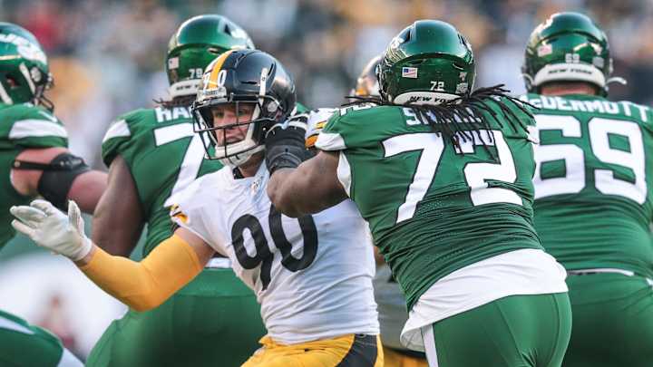 Seahawks Add 'Grown Men' to Protect Russell Wilson, Provide Draft Flexibility