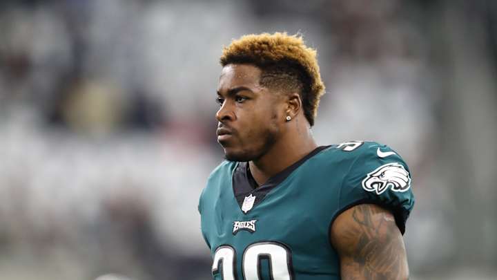 Eagles Bringing Back Corey Clement
