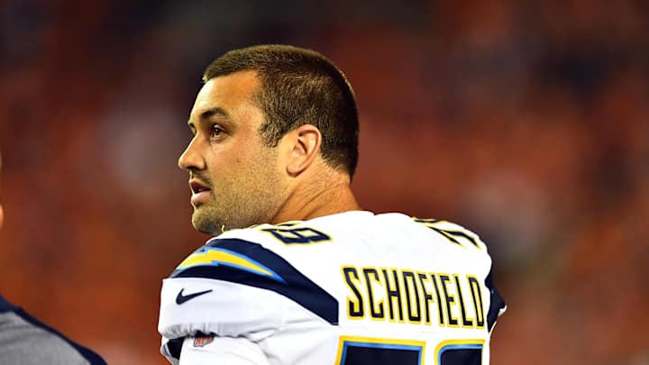 Panthers Sign OL Michael Schofield