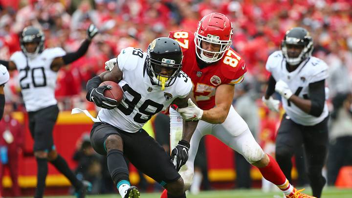Safety Tashaun Gipson Brings Veteran Presence to Secondary