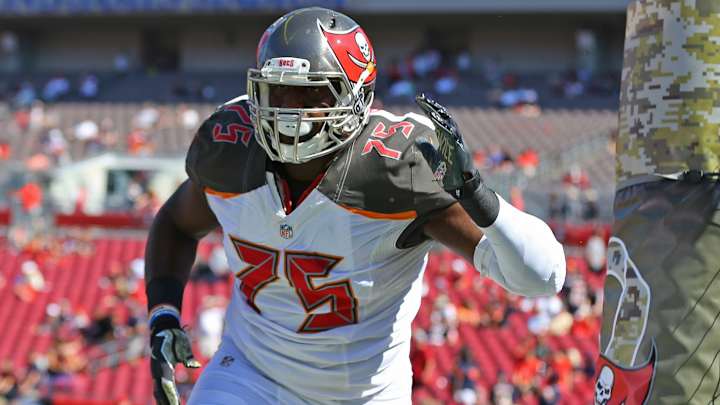 OFFICIAL: Panthers Sign DL DaVonte Lambert