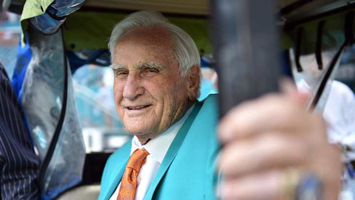 Miami Heat pay respects after the passing of former Dolphins coach Don Shula