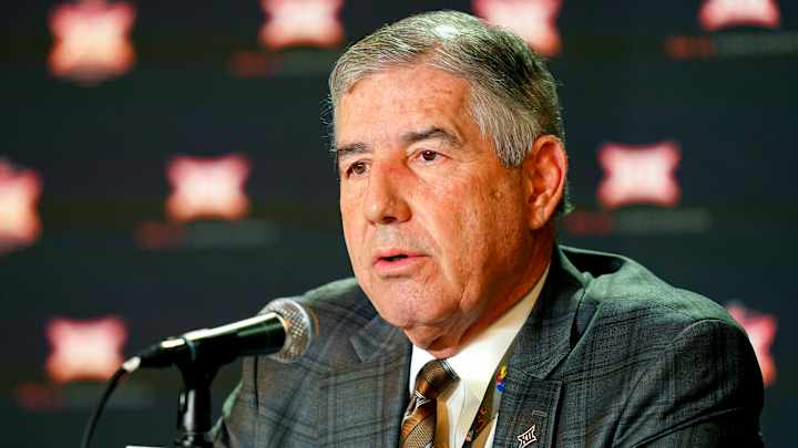 Weekend Hot Clicks: Not All NCAA Commissioners Seem to Be in 'Clear Agreement'